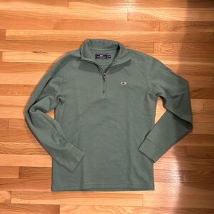 Vineyard Vines green 1/4 zip sweatshirt. Men’s XS